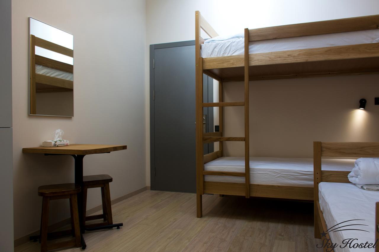Sky Hostel Kijów Zewnętrze zdjęcie